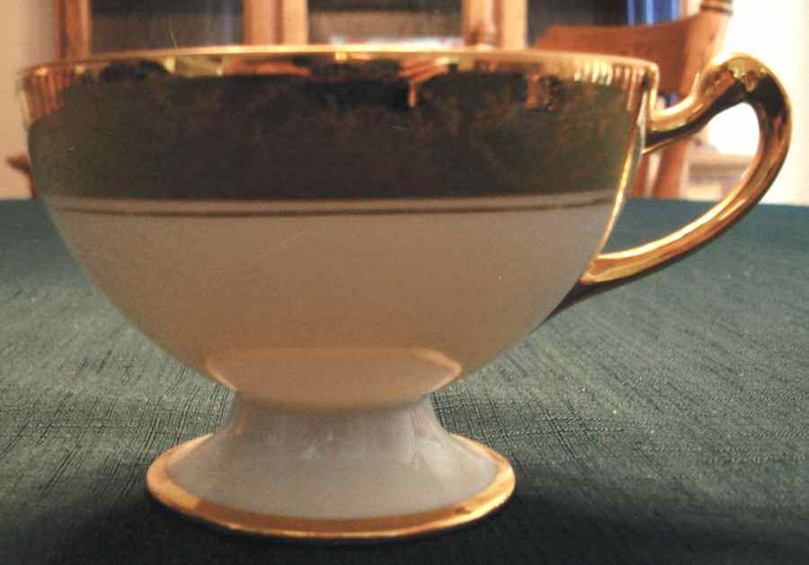 HUT2324 Footed Cup by Hutschenreuther-1
