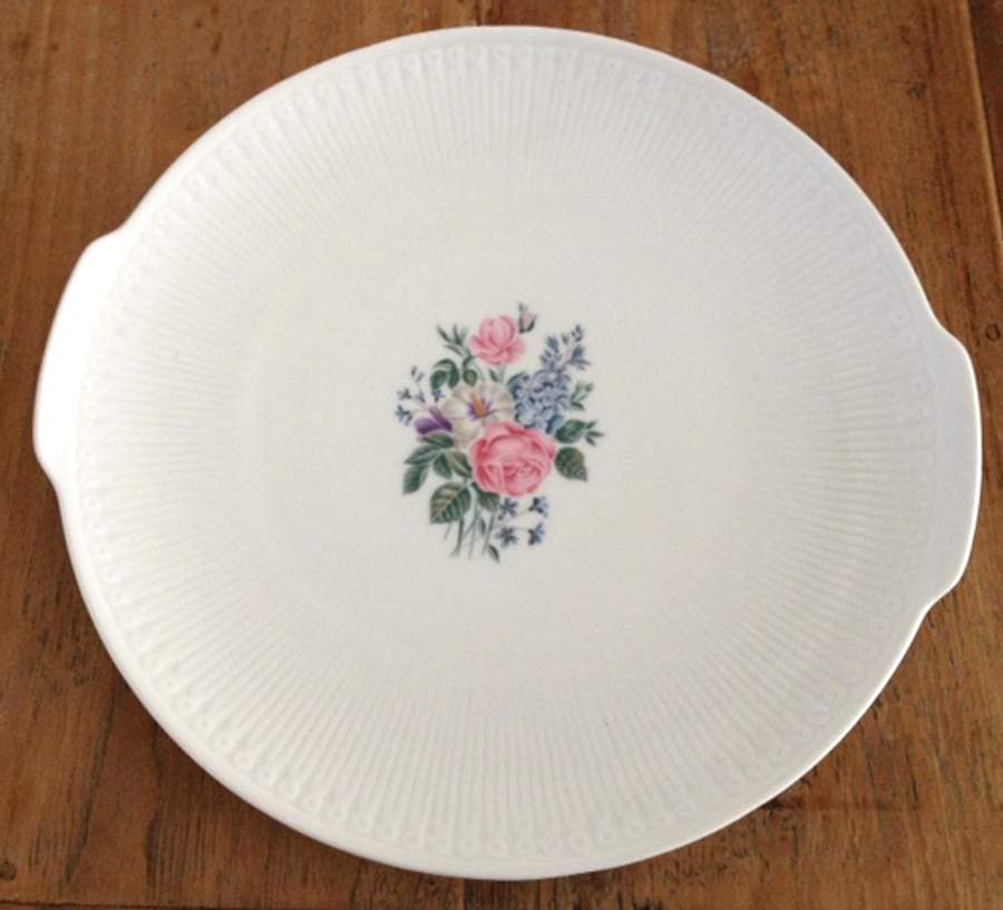 HUT3314 Handled Cake Plate by Hutschenreuther-1