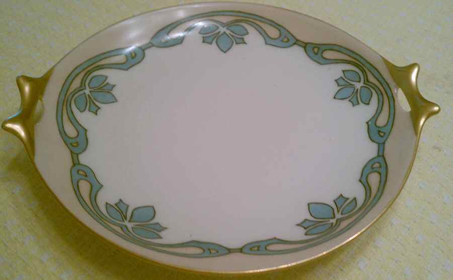 HUT2331 Handled Cake Plate by Hutschenreuther-1