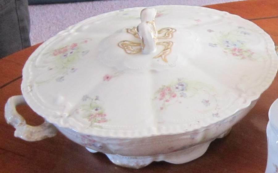 H4309 Round Covered Vegetable by Haviland-1