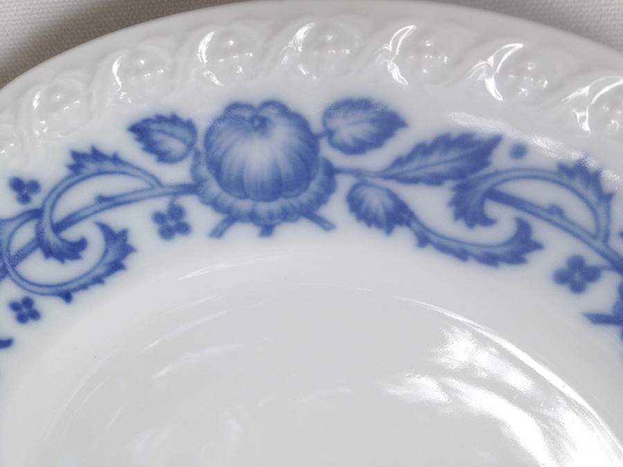 HUT2335 Dinner Plate by Hutschenreuther-1