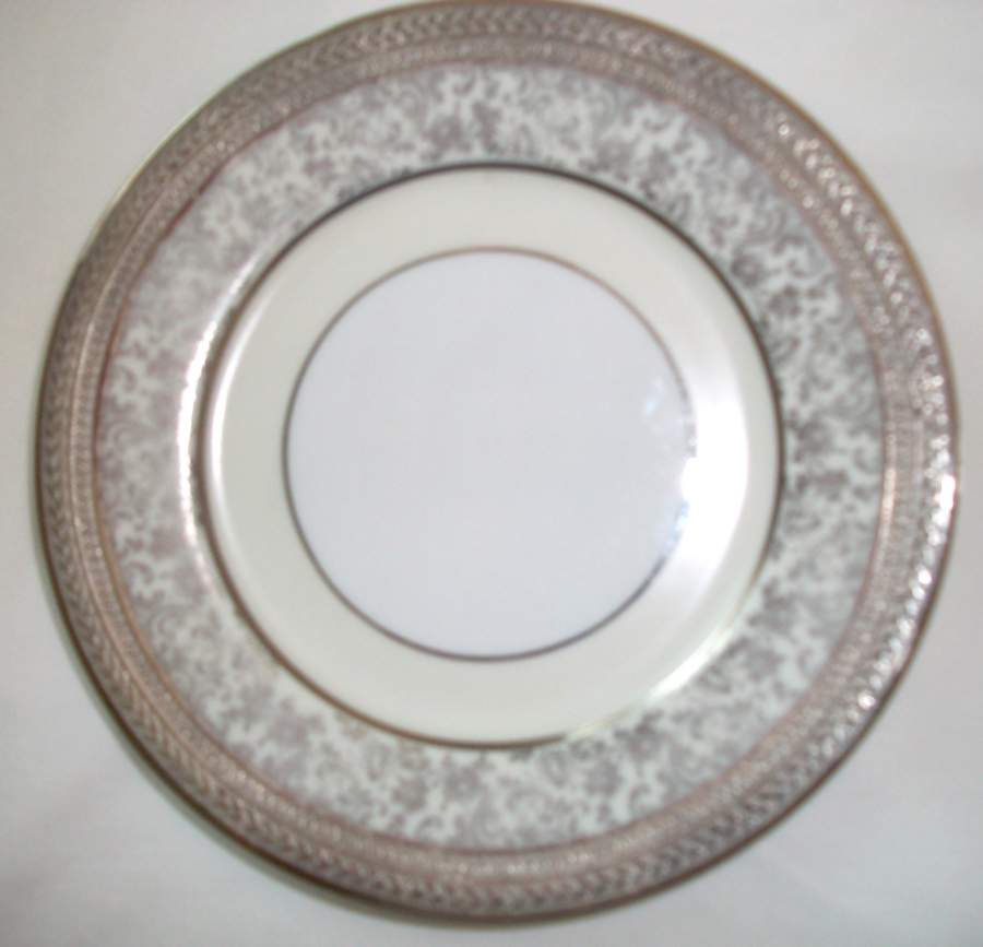 HUT2194 Dinner Plate by Hutschenreuther-1
