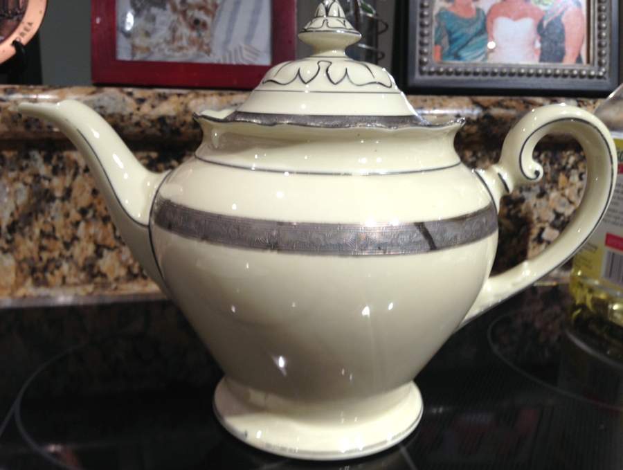 HUT2345 Teapot & Lid by Hutschenreuther-1