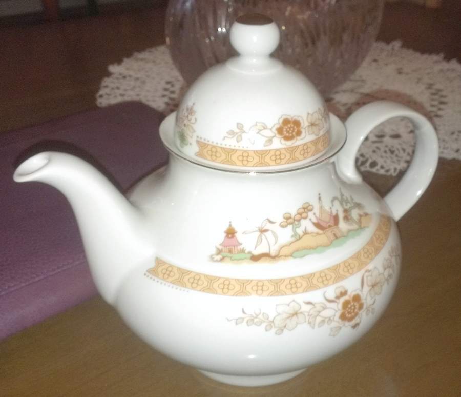 HEP110 Teapot & Lid by Graf Von Henneberg-1