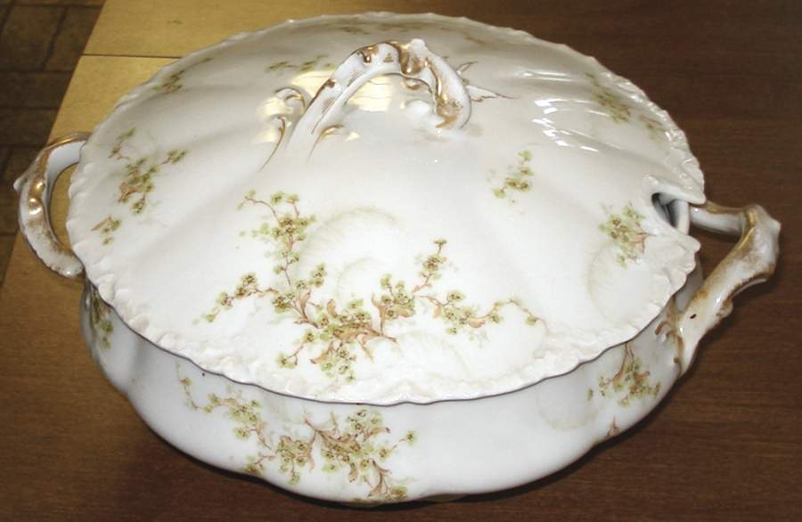 H4689 Round Covered Vegetable by Haviland-1