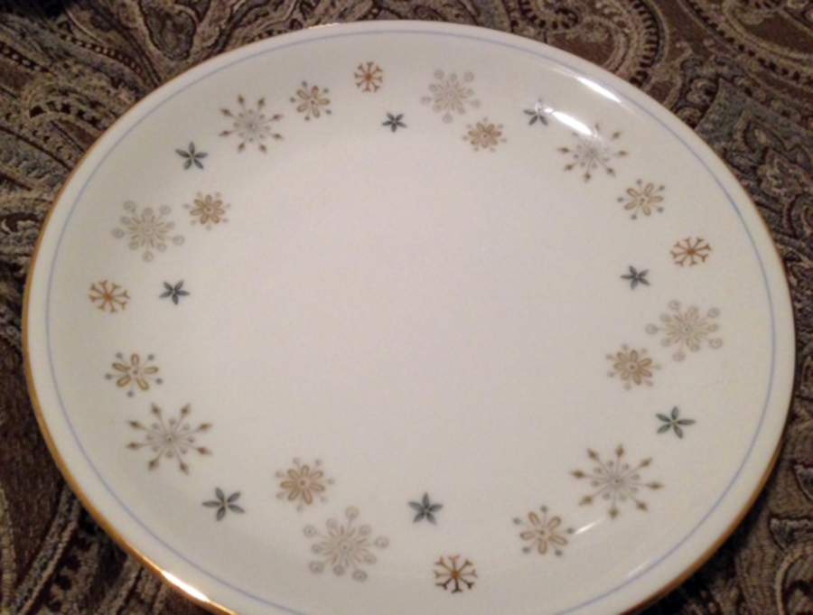 Fay1 Dinner Plate by Hira China-1