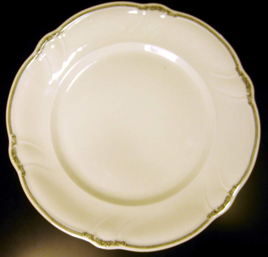 HUT2369 Dinner Plate by Hutschenreuther-1