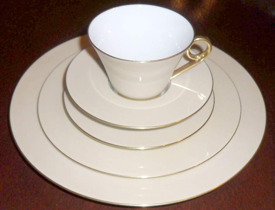 La Rose des Sables Dinner Plate by Haviland-1