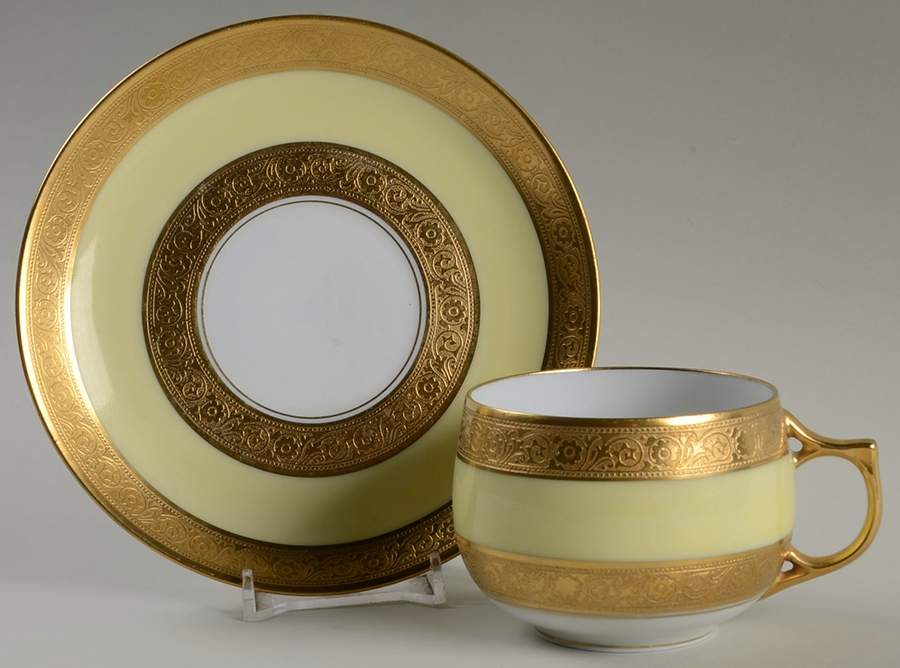 HUT2372 Flat Cup & Saucer Set by Hutschenreuther-1