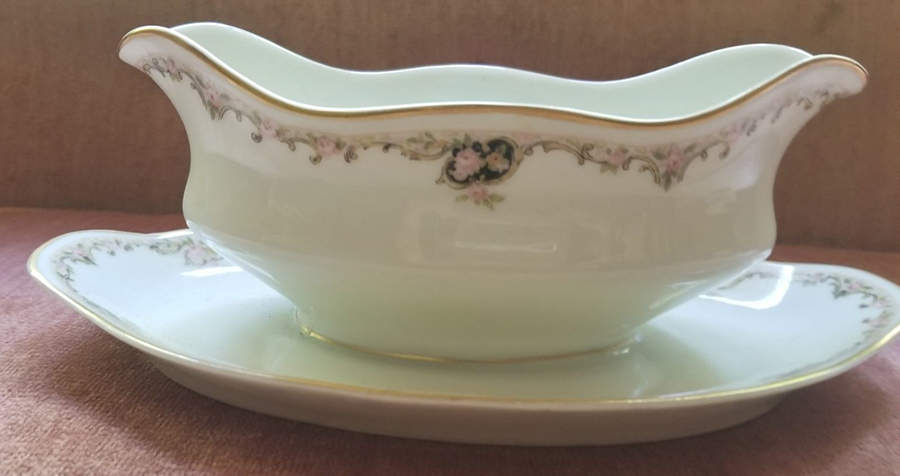 H4909 Gravy Boat with Attached Underplate by Haviland-1