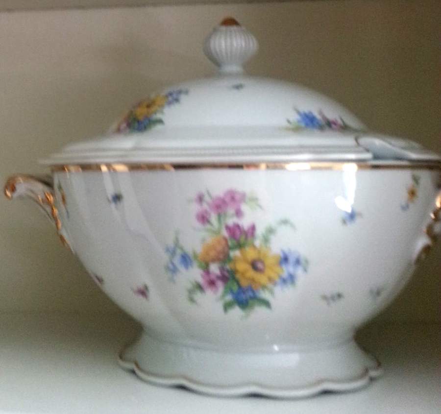 HUT2383 Tureen &  Lid by Hutschenreuther-1