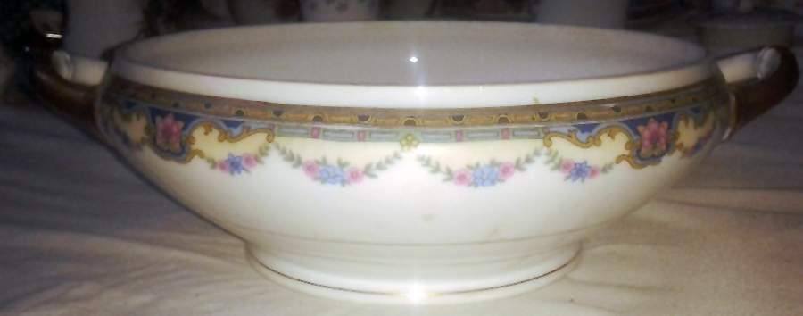 HWC56 Round Vegetable No Lid by HW (Germany, Czech)-1
