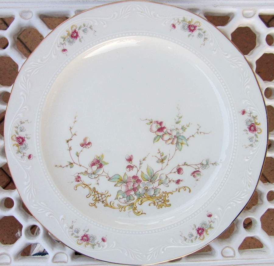 HUU2 Dinner Plate by Huguenot-1