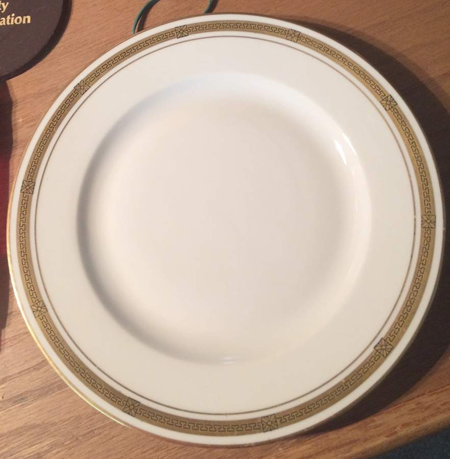 HUT2396 Dinner Plate by Hutschenreuther-1