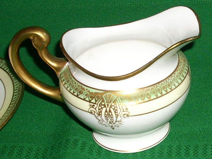 HUT2398 Creamer by Hutschenreuther-1