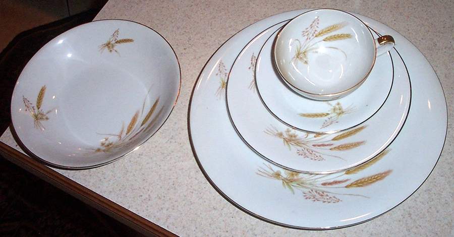 HEJ195 Flat Cup & Saucer Set by Hertel Jacob-1