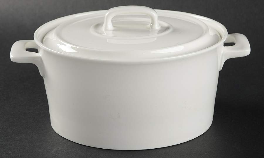 BH21 Round Covered Baker by Blue Harbor-1