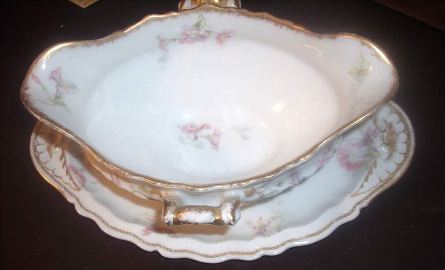 Schleiger 333-11 Gravy Boat with Attached Underplate by Haviland-1