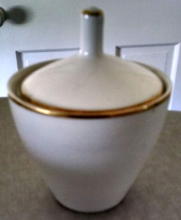 0187 Sugar Bowl & Lid by Hutschenreuther-1