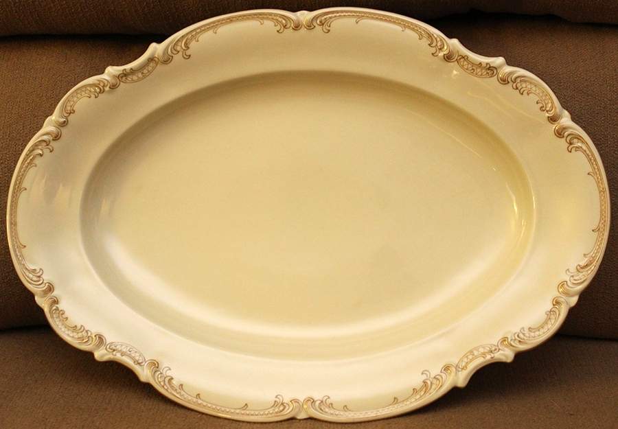 7444 12" Oval Serving Platter by Hutschenreuther-1