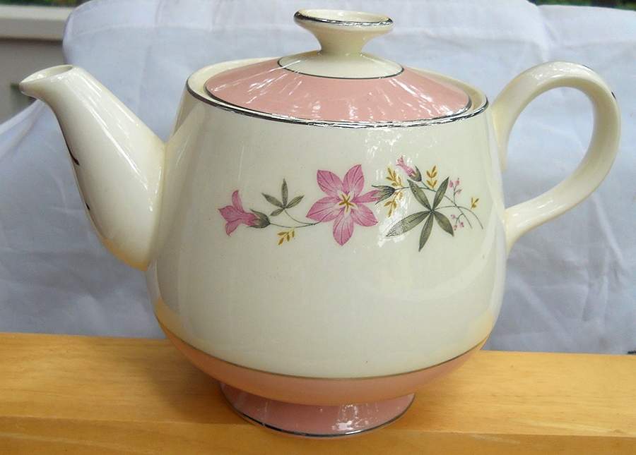 HLC4148 Teapot & Lid by Homer Laughlin -1