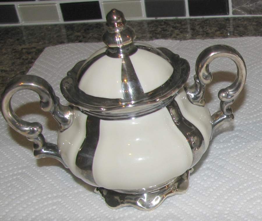 HUT2436 Sugar Bowl & Lid by Hutschenreuther-1