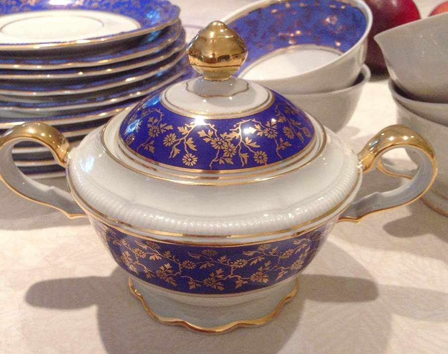 HUT3351 Sugar Bowl & Lid by Hutschenreuther-1
