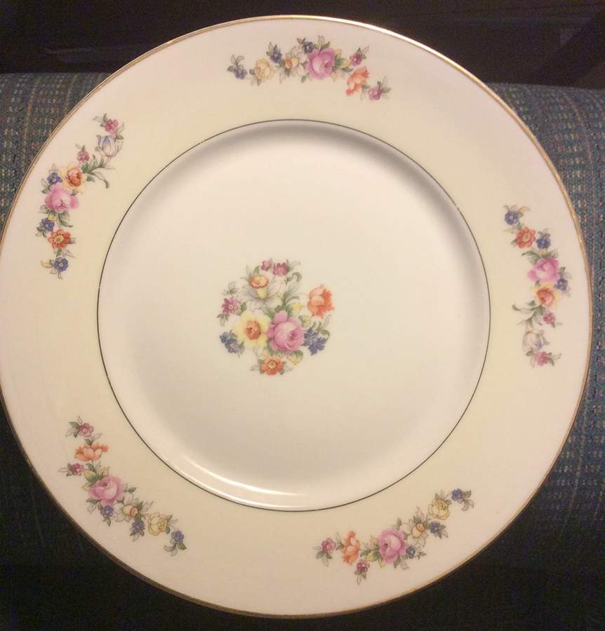 HUT2439 Dinner Plate by Hutschenreuther-1