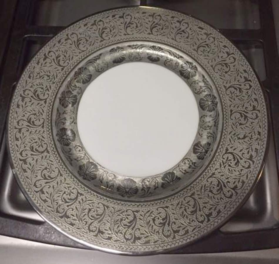 HUT2440 Dinner Plate by Hutschenreuther-1