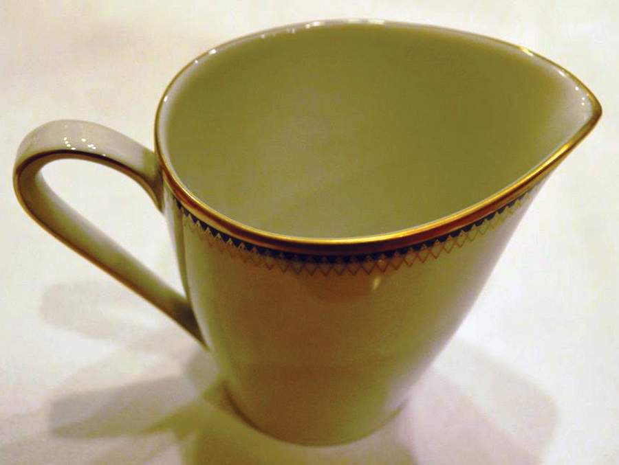 2538 Creamer by Hutschenreuther-1