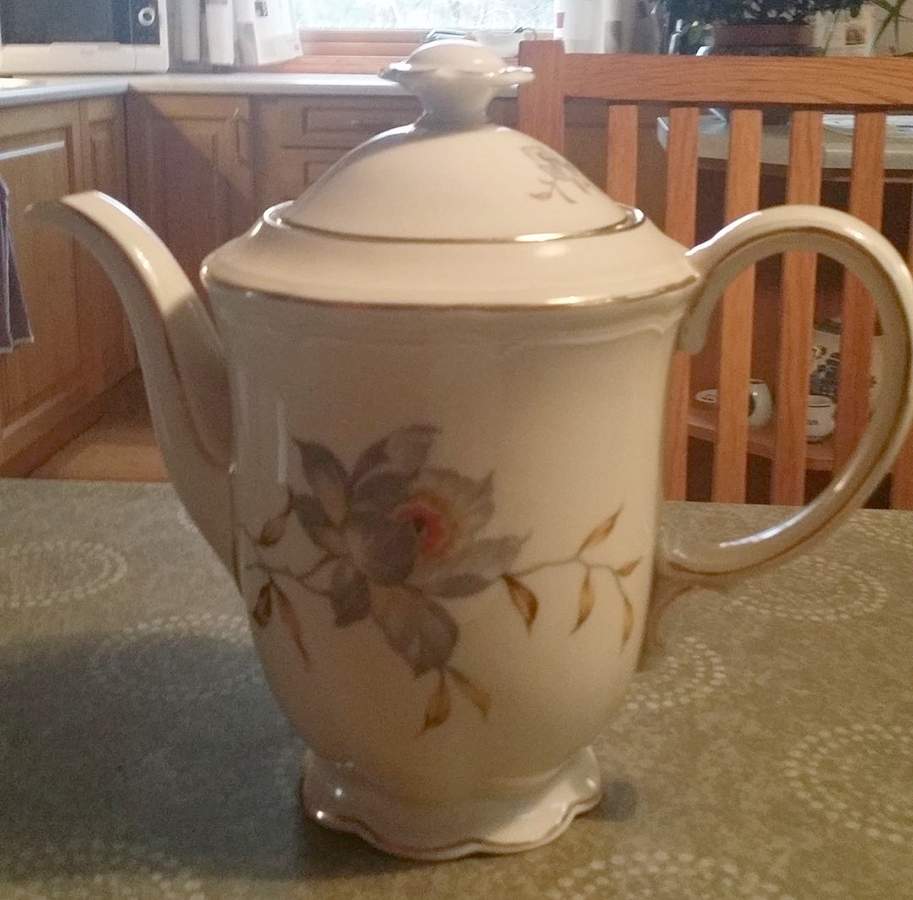 1429 Coffee Pot & Lid by Hutschenreuther-1