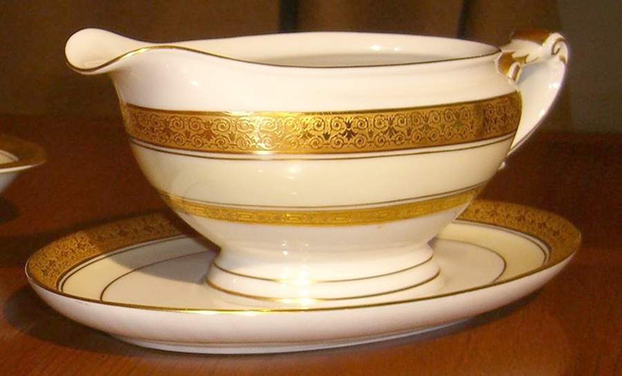 10786 Gravy Boat with Attached Underplate by Heinrich - H&C-1
