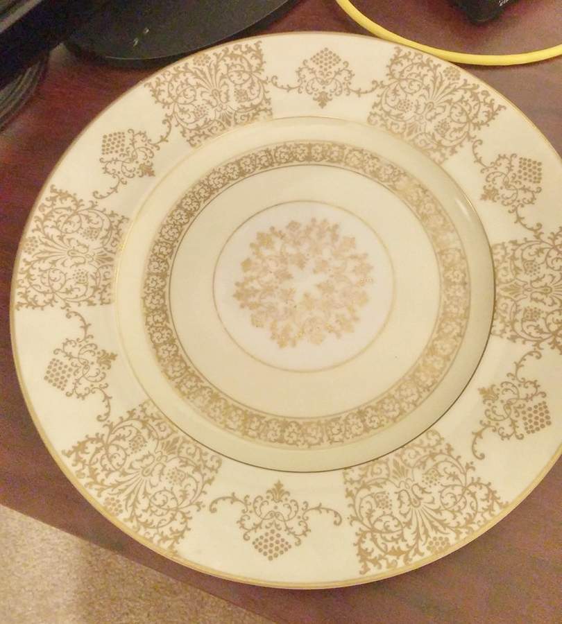 HUT2453 Dinner Plate by Hutschenreuther-1