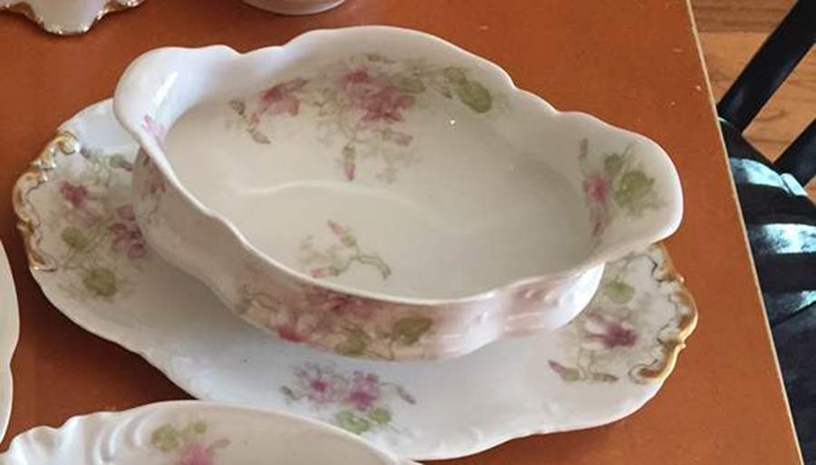 Schleiger 227-8 Gravy Boat with Attached Underplate by Haviland-1