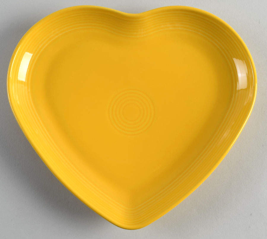 Fiesta Daffodil (Intro 2017) 9" Heart Plate by Homer Laughlin -1