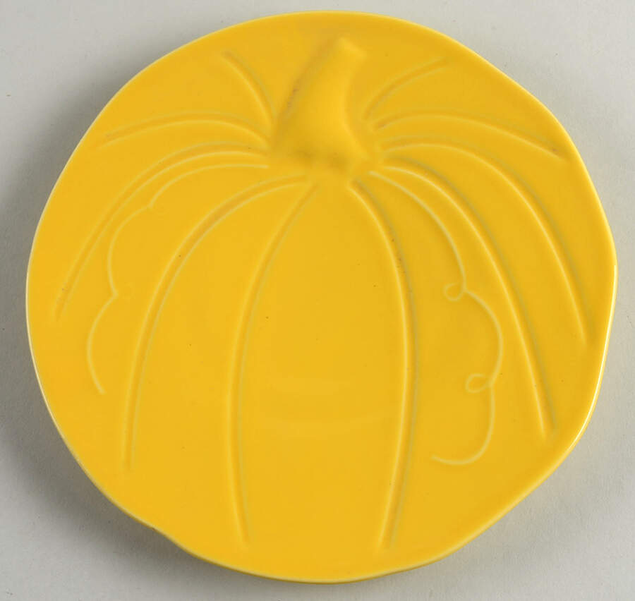 Fiesta Daffodil (Intro 2017) Pumpkin Shaped Plate by Homer Laughlin -1