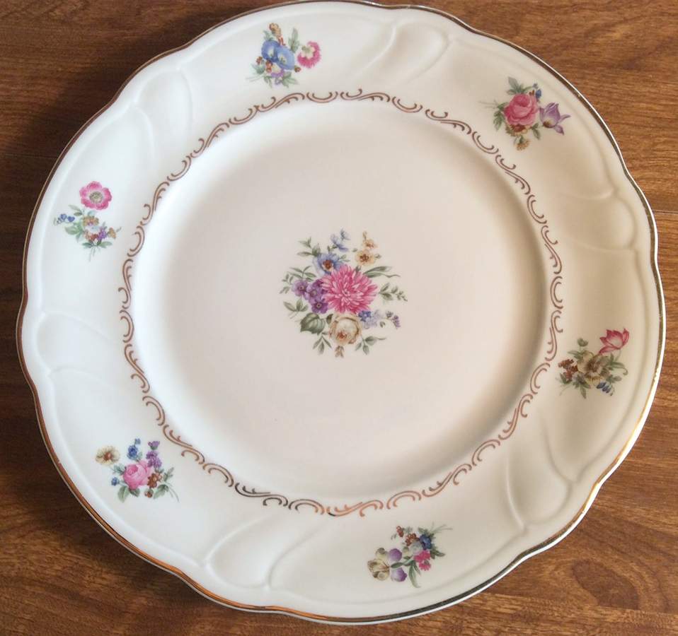 HUT3377 Dinner Plate by Hutschenreuther-1