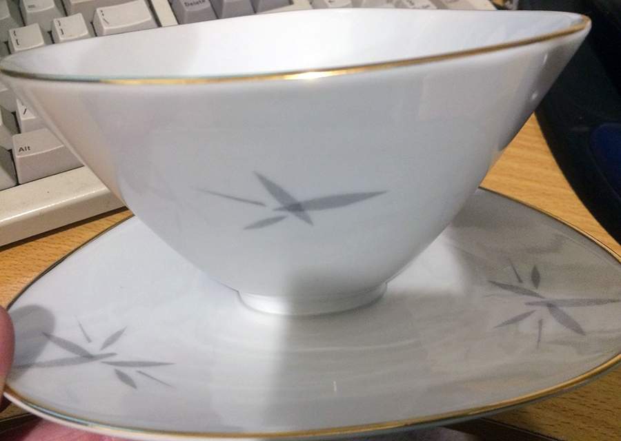 8736 Gravy Boat with Attached Underplate by Hutschenreuther-1