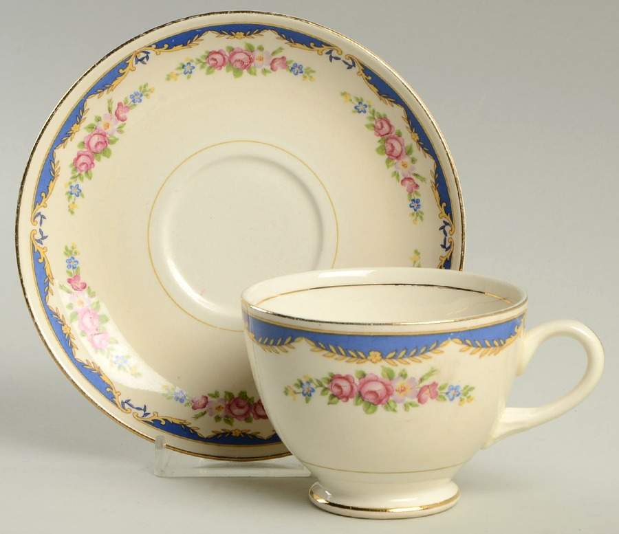N1474 Footed Cup & Saucer Set by Homer Laughlin -1