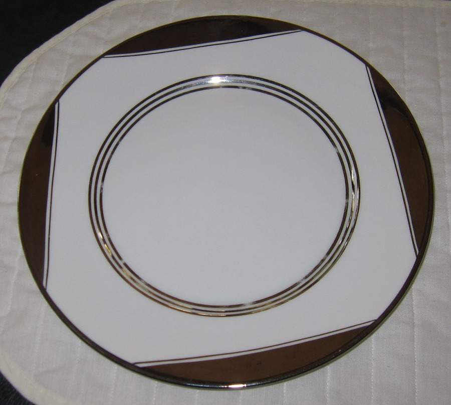 HUT2483 Dinner Plate by Hutschenreuther-1