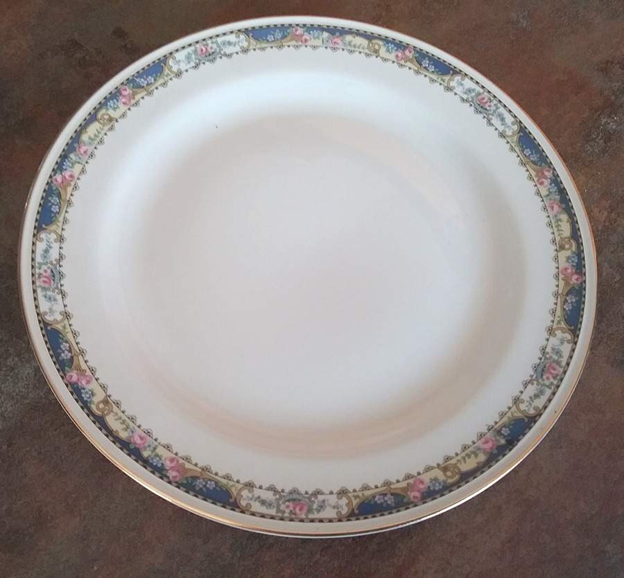 N1247 Dinner Plate by Homer Laughlin -1