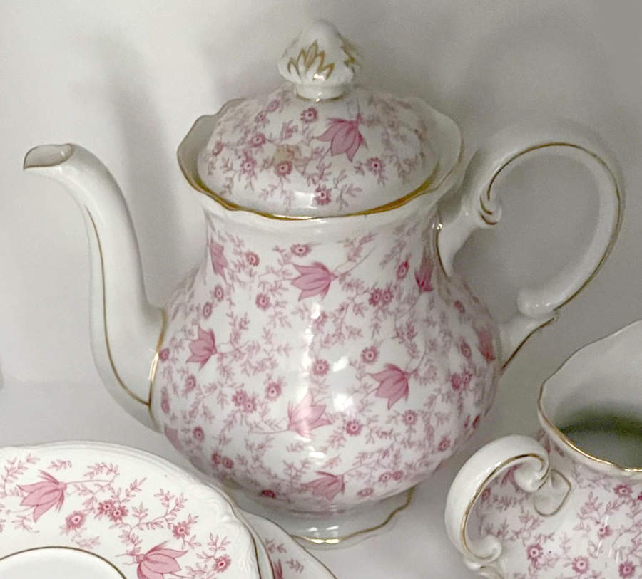 836 Pink (Scalloped) Teapot & Lid by Hutschenreuther-1