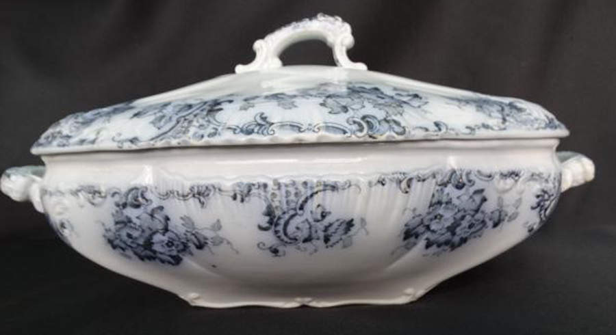 Venetia-Blue Oval Covered Vegetable by Hollinshead & Kirkham-1