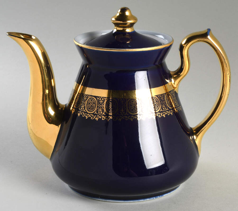 Teapots By Hall (Non-Pattern) Philadelphia Teapot by Hall-1