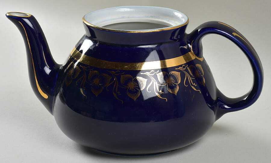 Teapots By Hall (Non-Pattern) 6-8 Cup Small New York Teapot No Lid by Hall-1