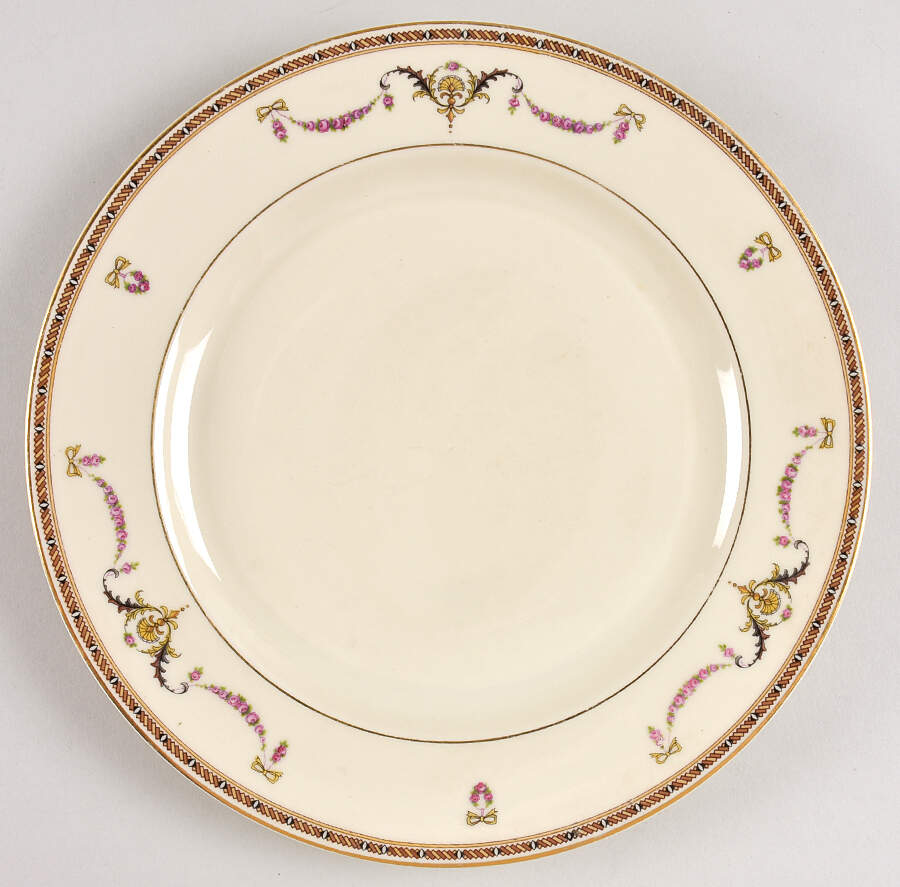 HC1522 (Ivory Body) Dinner Plate by Heinrich - H&C-1