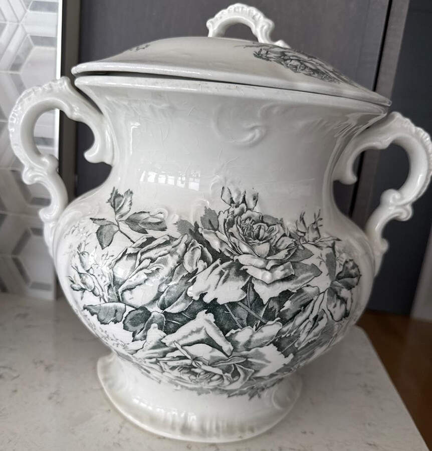HLC4716 Vase/Urn & Lid by Homer Laughlin -1