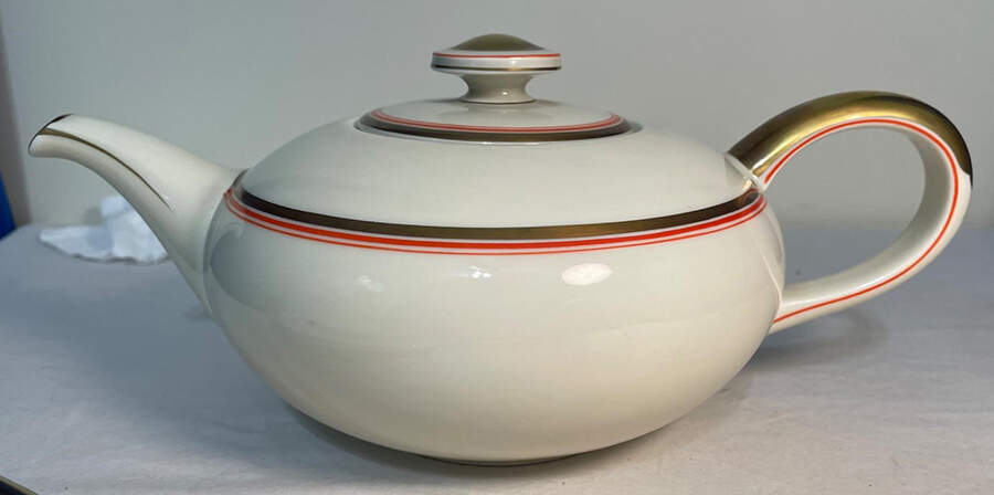 6216 Teapot & Lid by Hutschenreuther-1