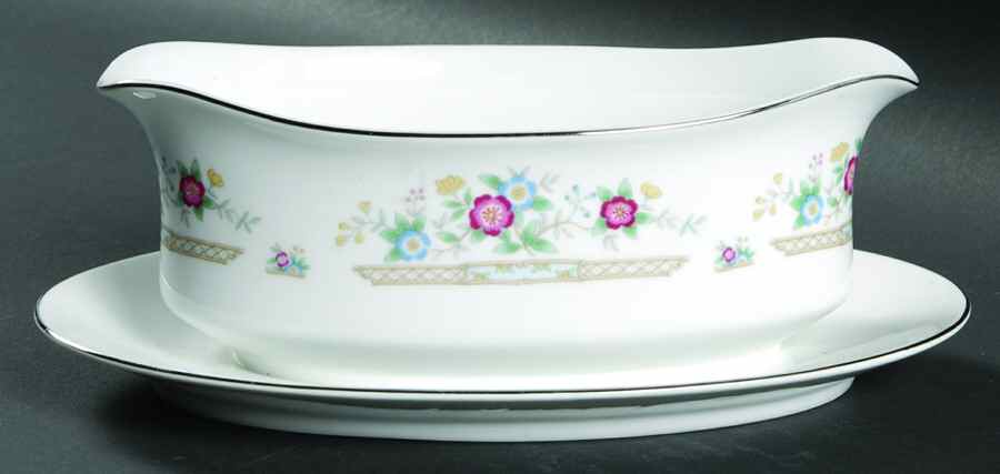 Stratford Gravy Boat with Attached Underplate by Imoco-1