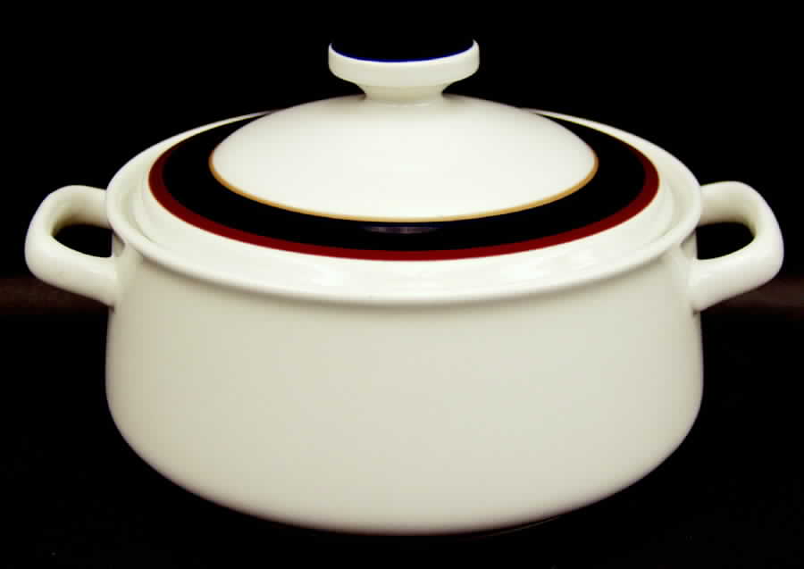 Imperial Blue 1.5 Qt Round Covered Casserole by Imperial (Japan)-1